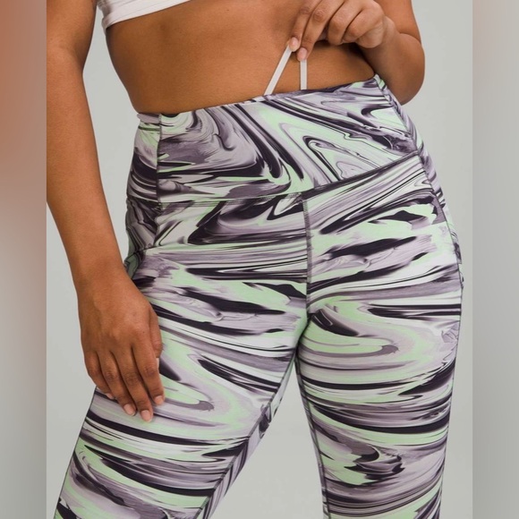 Lululemon Fast & Free High-Rise Tight - Picture 4 of 11